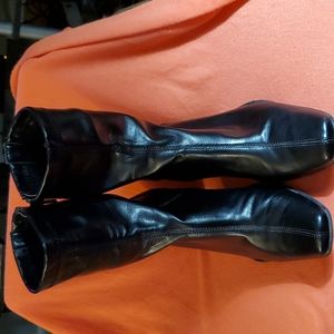 Ladies Aerosols heeled boot, size 8N, in black